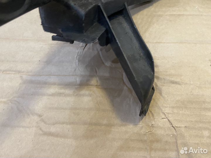 Направляющая заднего бампера правая для Cadillac B