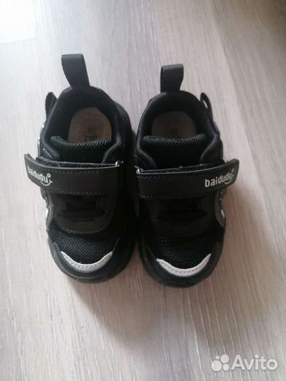 Кроссовки детские