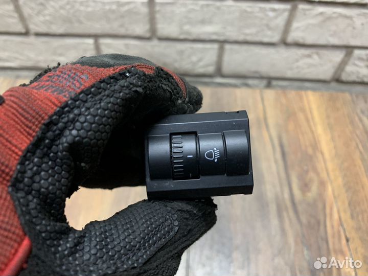 Skoda Yeti Кнопка корректора фар