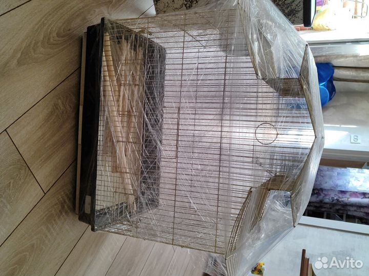 Клетка для крупного попугая