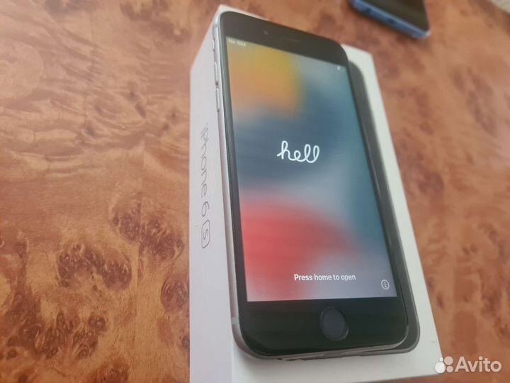 Телефон iPhone 6s