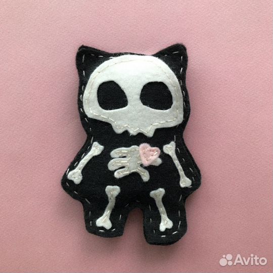 Игрушка котёнок