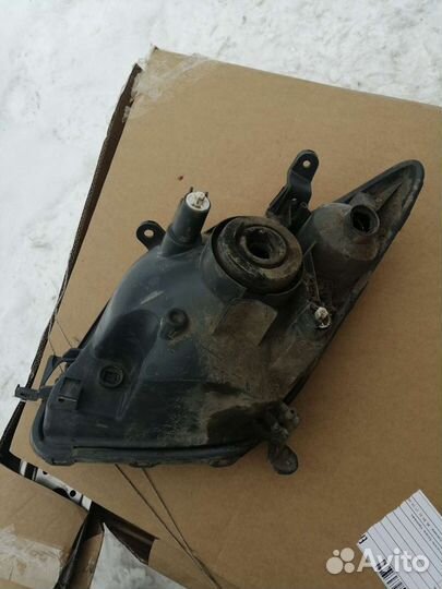 Toyota ist (scionXa) Фара Правая (Оригинал)