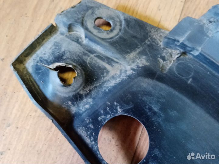 Кожух замка капота hyundai solaris 2013г