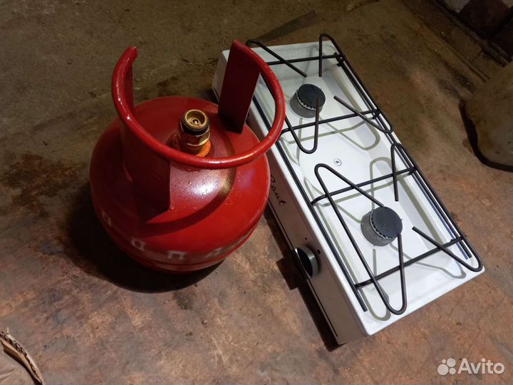 Двух конфорочная плита с газовым балоном