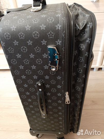 Чемодан на колесах большой xl