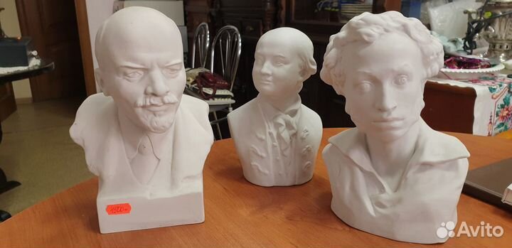 Бюсты Ленина, Пушкина и Ломоносова