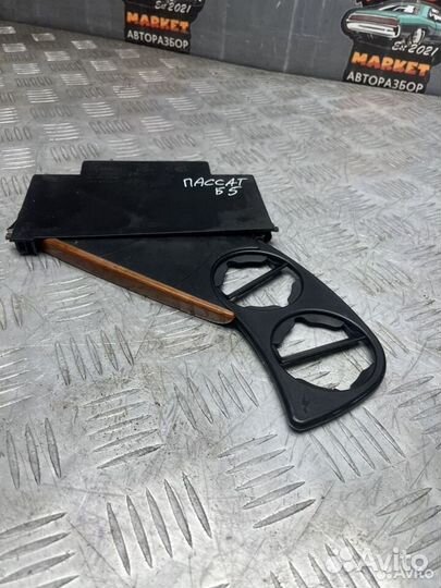 Подстаканник передний Пассат B5
