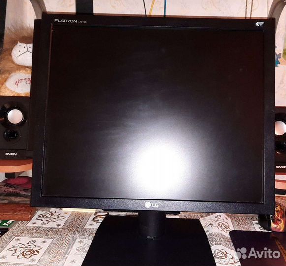 Монитор LG 19