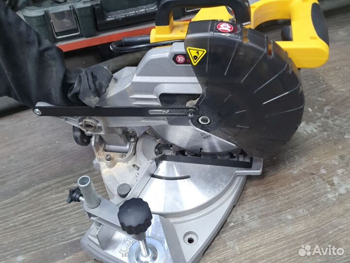 Торцовочная пила калибр птэ 1200 210м