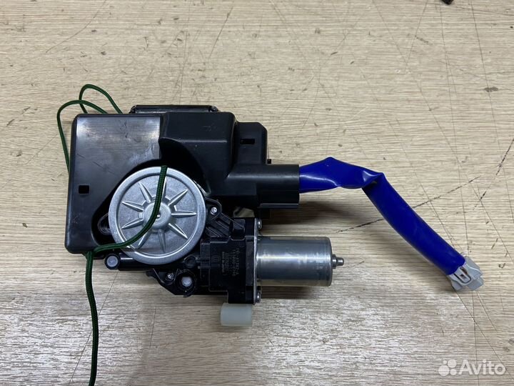 Замок крышки багажника Toyota Rav 4 XA50