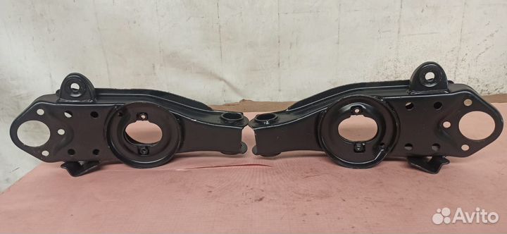 Рычаг нижний Mitsubishi L200 MB109513 MB109512