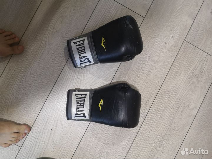 Боксерские перчатки