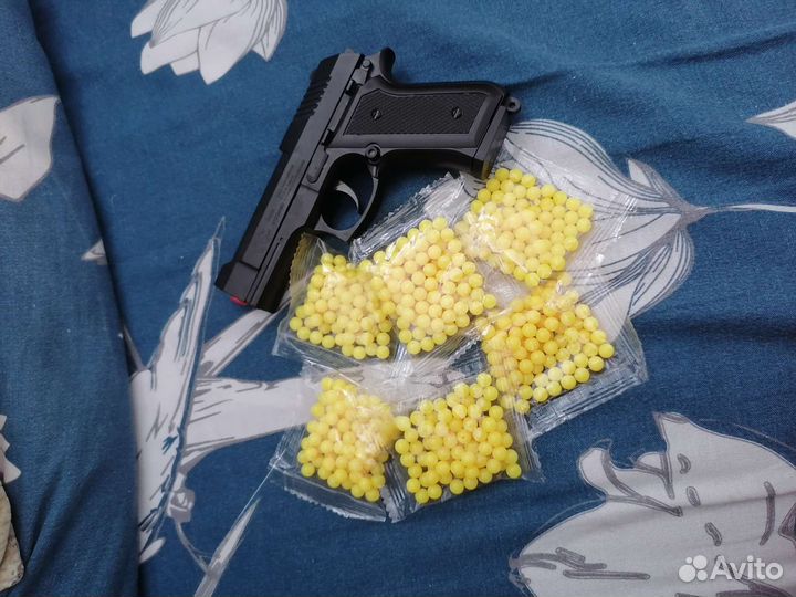 Игрушечный пистолет шариками