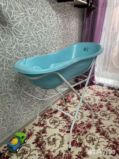 Ванночка с подставкой для купания