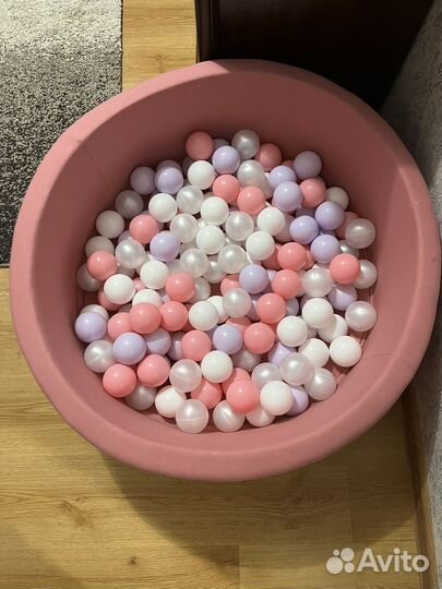 Сухой бассейн с шариками