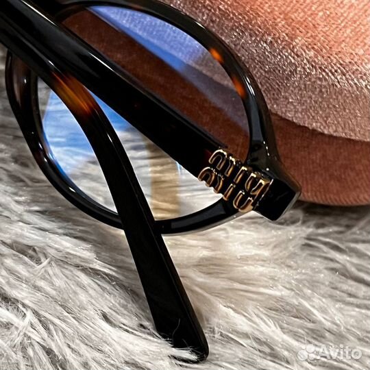 Солнцезащитные очки MIU MIU