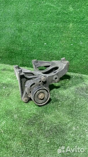 Кронштейн генератора Renault Laguna