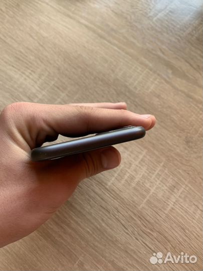 Телефон iPhone 11