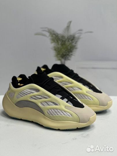 Кроссовки Adidas yeezy boost 700 унисекс