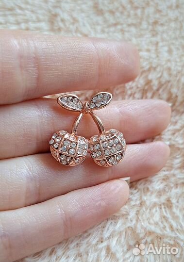 Броши новые 3 шт