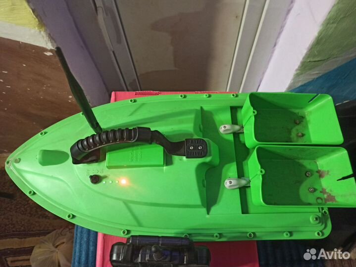 Прикормочный кораблик для рыбалки