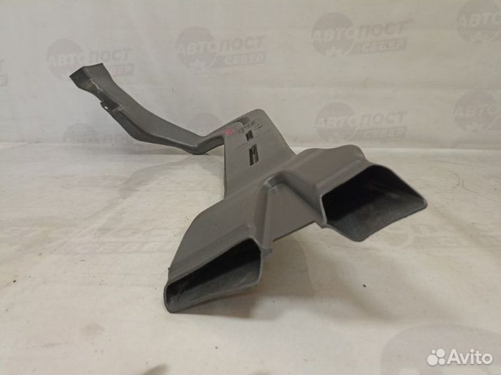 Воздуховод салона правый Audi A6 C6 BDW 2006