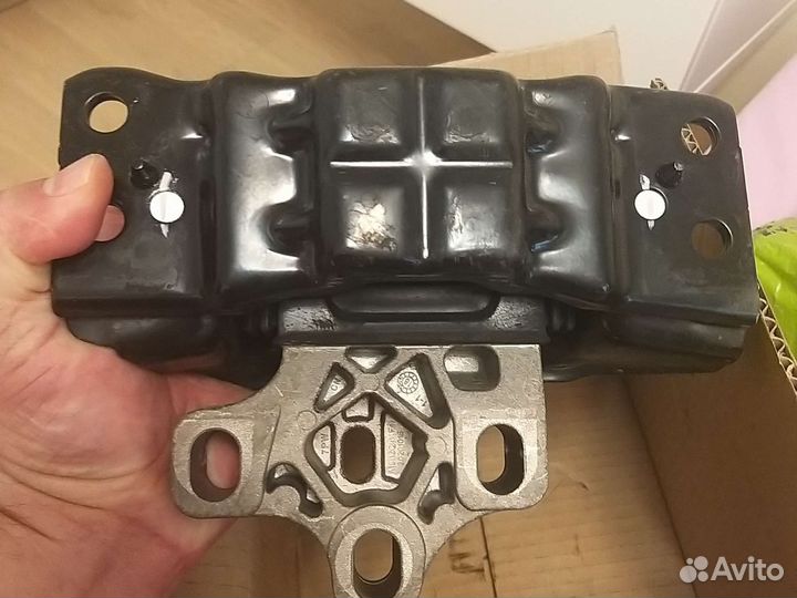 Опора двигателя 5qa199555am