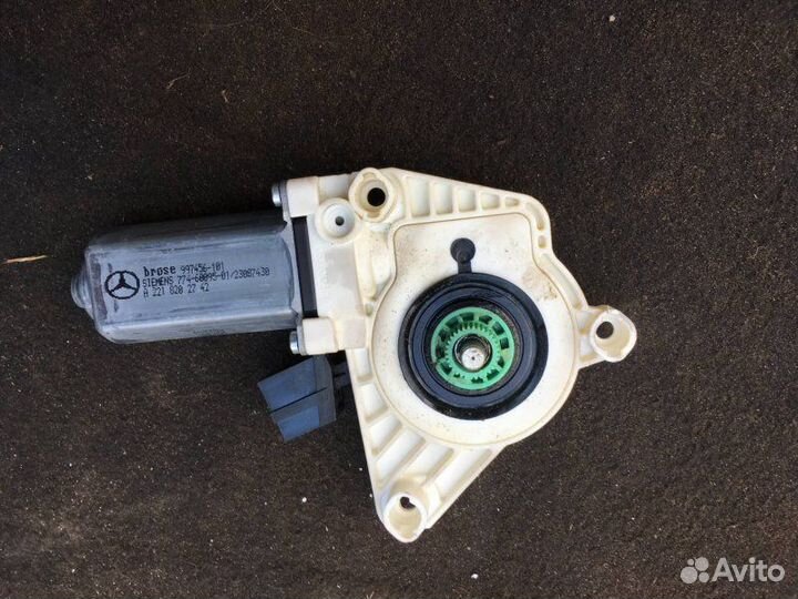 Моторчик стеклоподъемника передний Mercedes-Benz