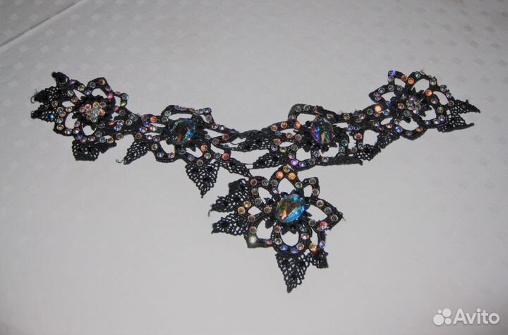 Камни Сваровски 2-х видов, запасные ремешки и др