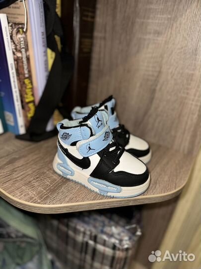 Кроссовки для мальчика димесезонные