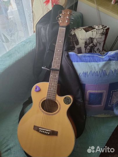 Акустическая гитара