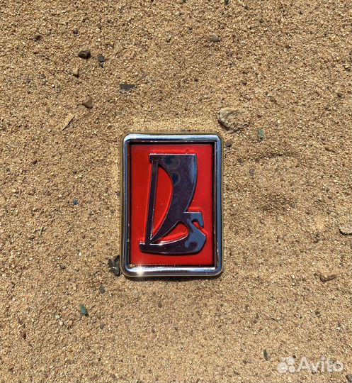 Красная эмблема решетки радиатора для ваз 2108-99