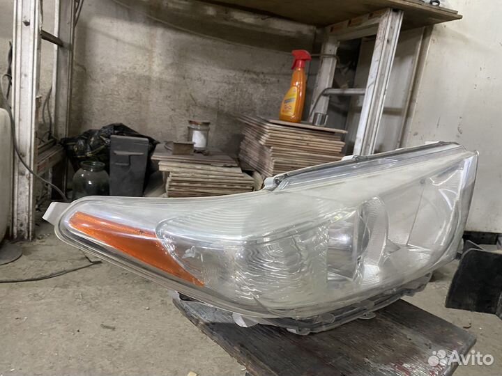 Фара Toyota highlander