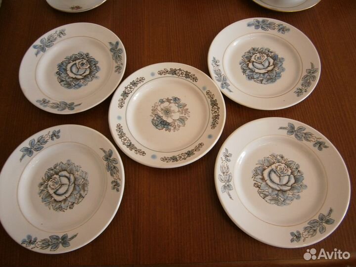 Сахарница заварники новые и тарелки разные