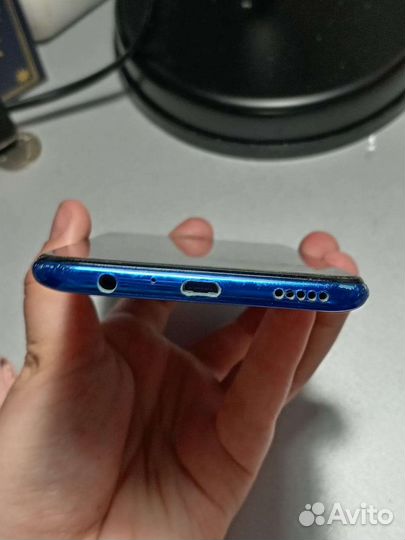 Телефон Honor 10i