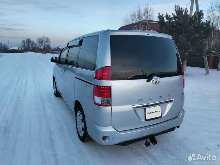 Toyota Noah 2.0 AT, 2005, 275 000 км