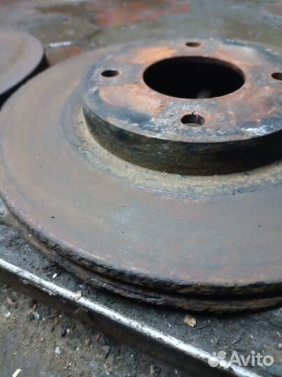 Передние тормозные диски Nissan Tiida