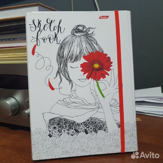 Блокнот с девушкой