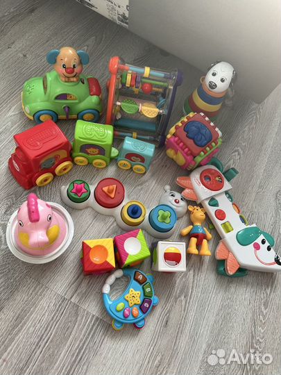 Развивающие игрушки для малышей пакетом