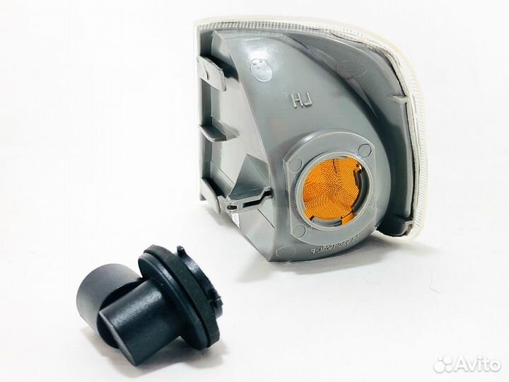 Указатель поворота правый Peugeot 405