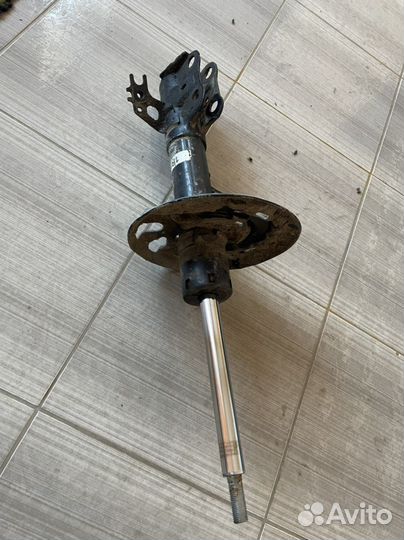 Стойка camry 70 передняя правая б/у