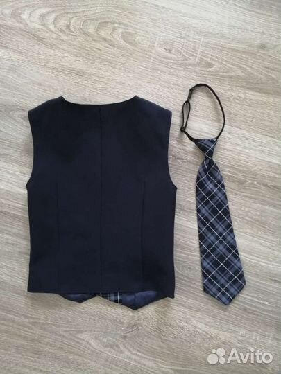 Жилетка для мальчика с галстуком, 116 р