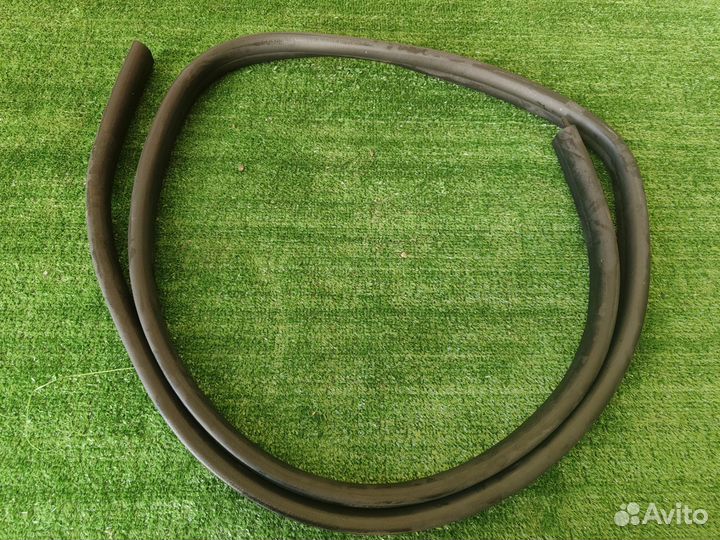 Уплотнитель проёма задней лев двери Renault duster