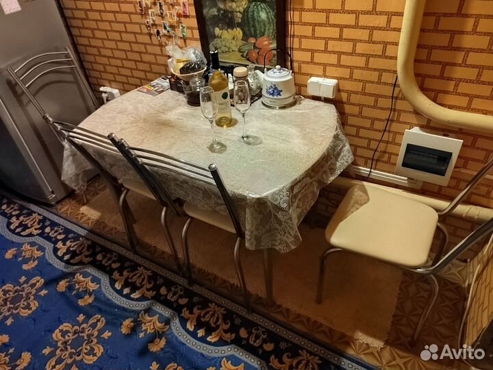 Обеденная группа стол(раздвижной) и 4 стула(новые)