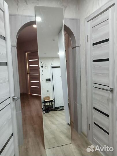 Дверь с зеркалом