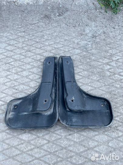 Брызговик передний левый Фольксваген Поло мк 5