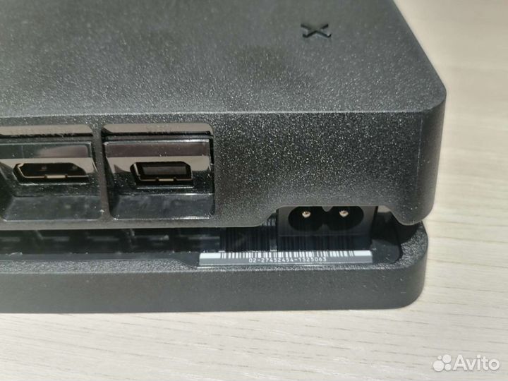 Sony PS4 Slim +2джоя, игры