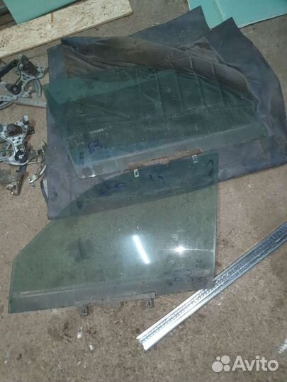 Стекло боковое переднее на фольксваген б3