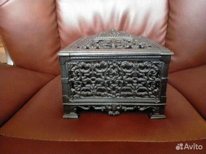 Ажурная шкатулка с маскароном. Куса. Замок. Редкая